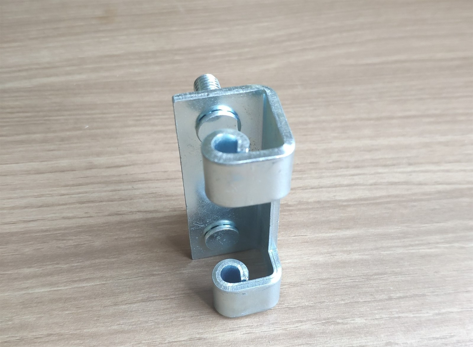 Bản lề dập ốc